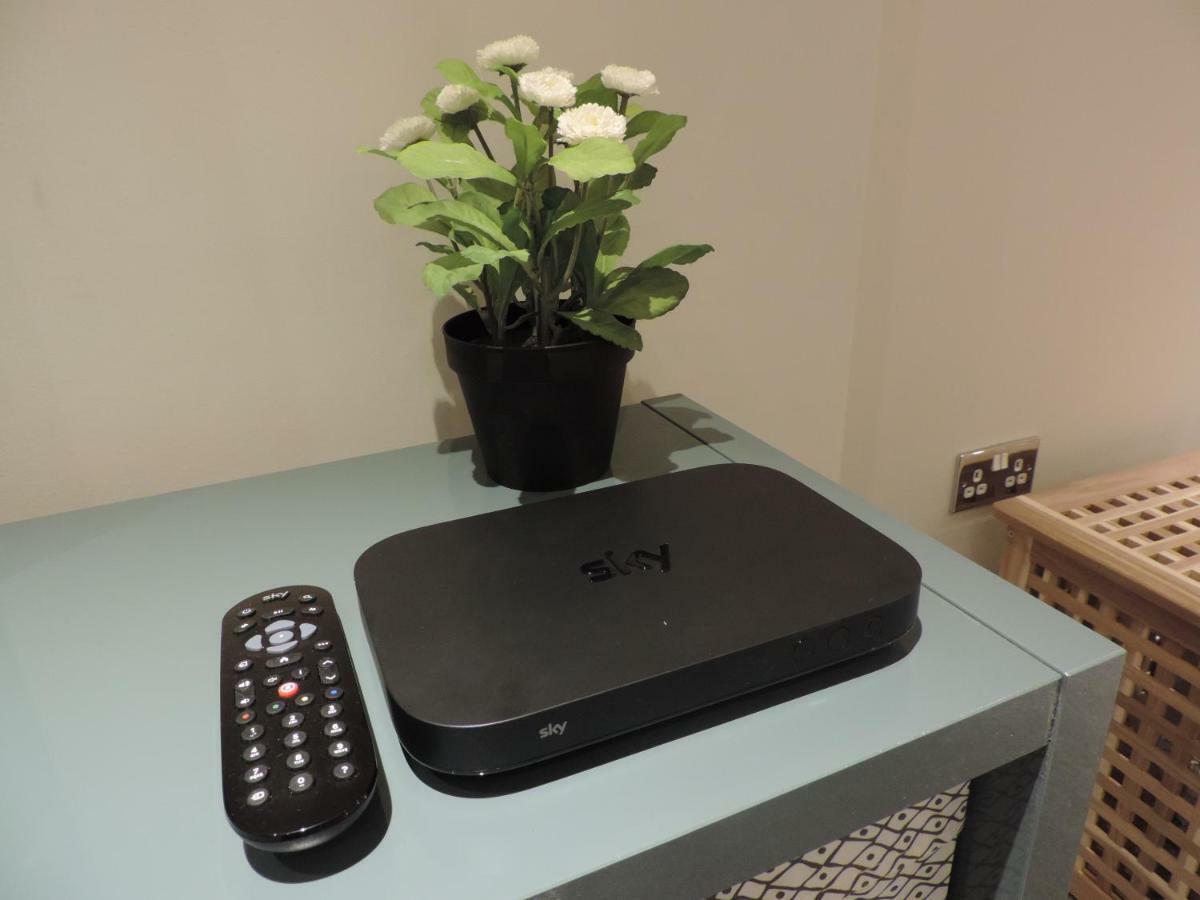 3 Bed Farnborough Air Accommodation מראה חיצוני תמונה