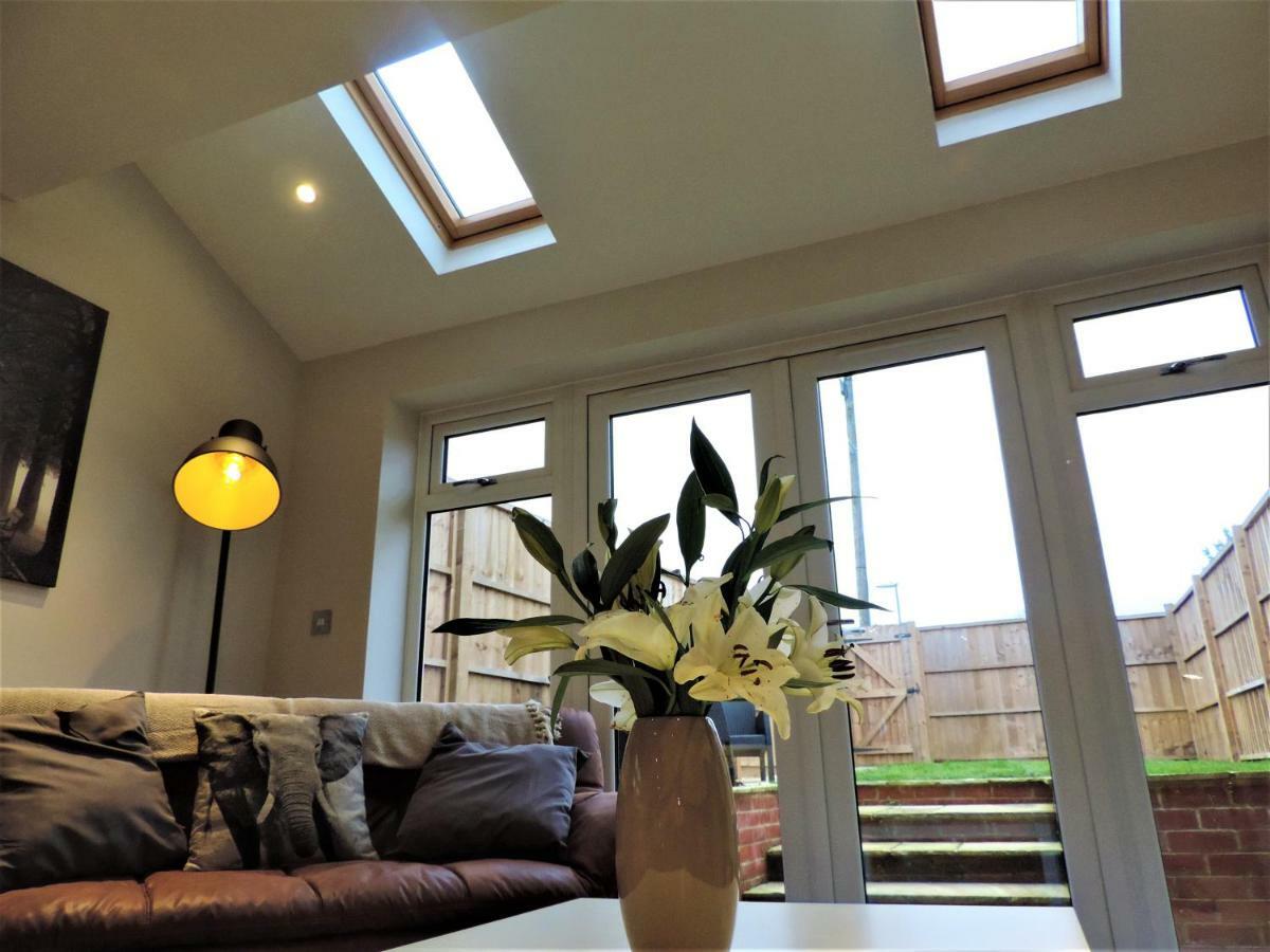 3 Bed Farnborough Air Accommodation מראה חיצוני תמונה