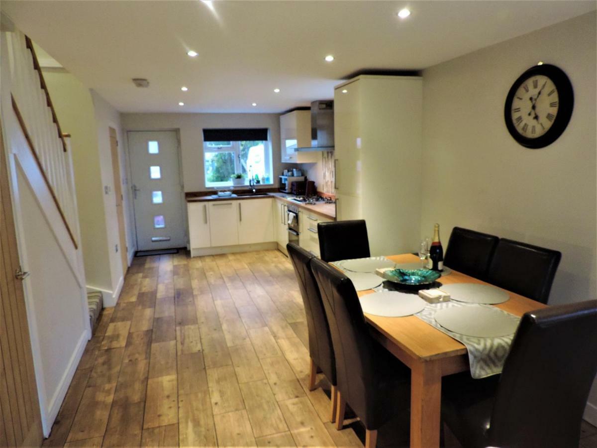 3 Bed Farnborough Air Accommodation מראה חיצוני תמונה